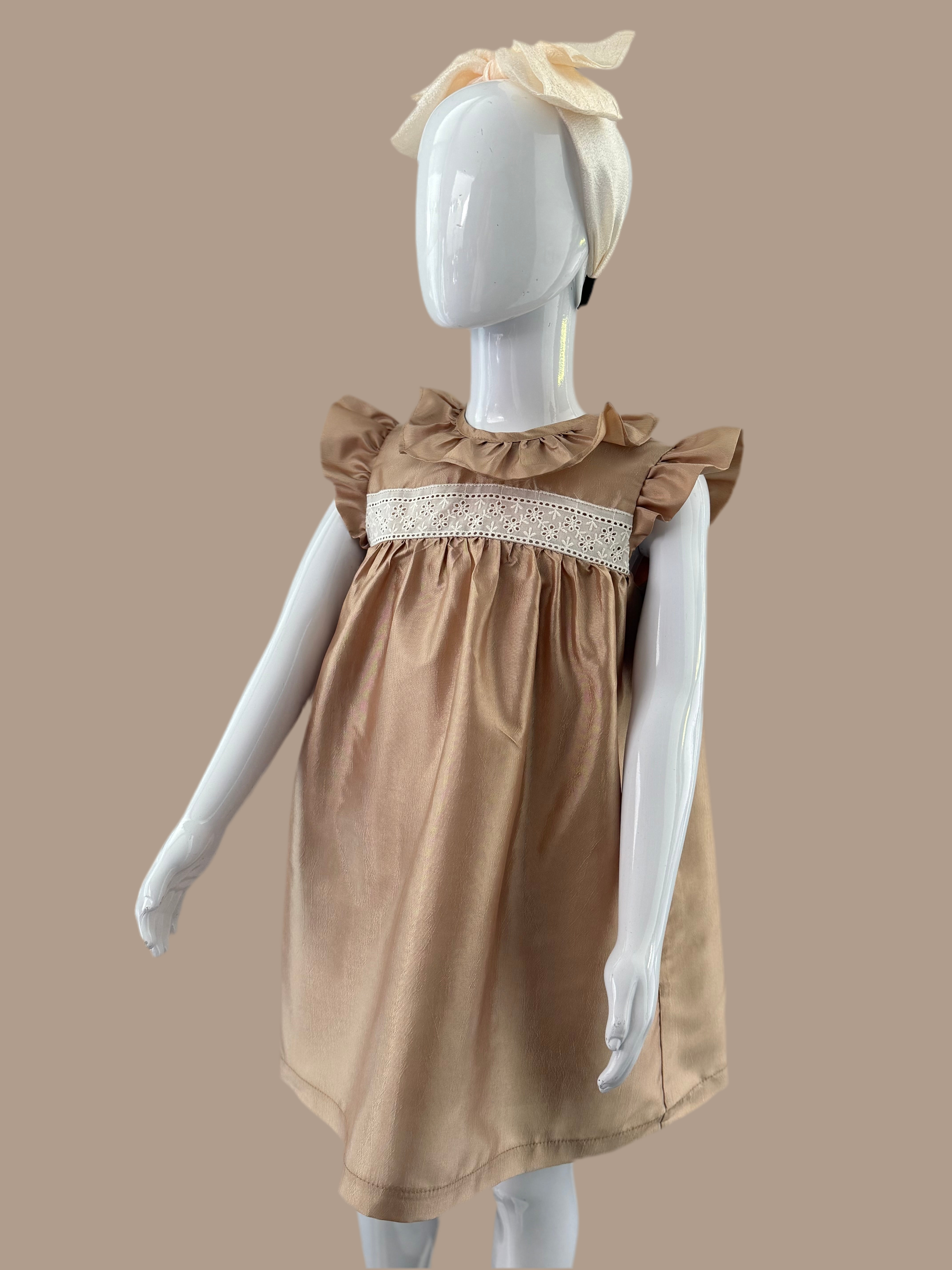 Vestido de tafeta elegante.